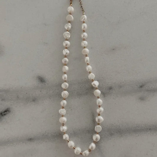 Glam Pearl Necklace